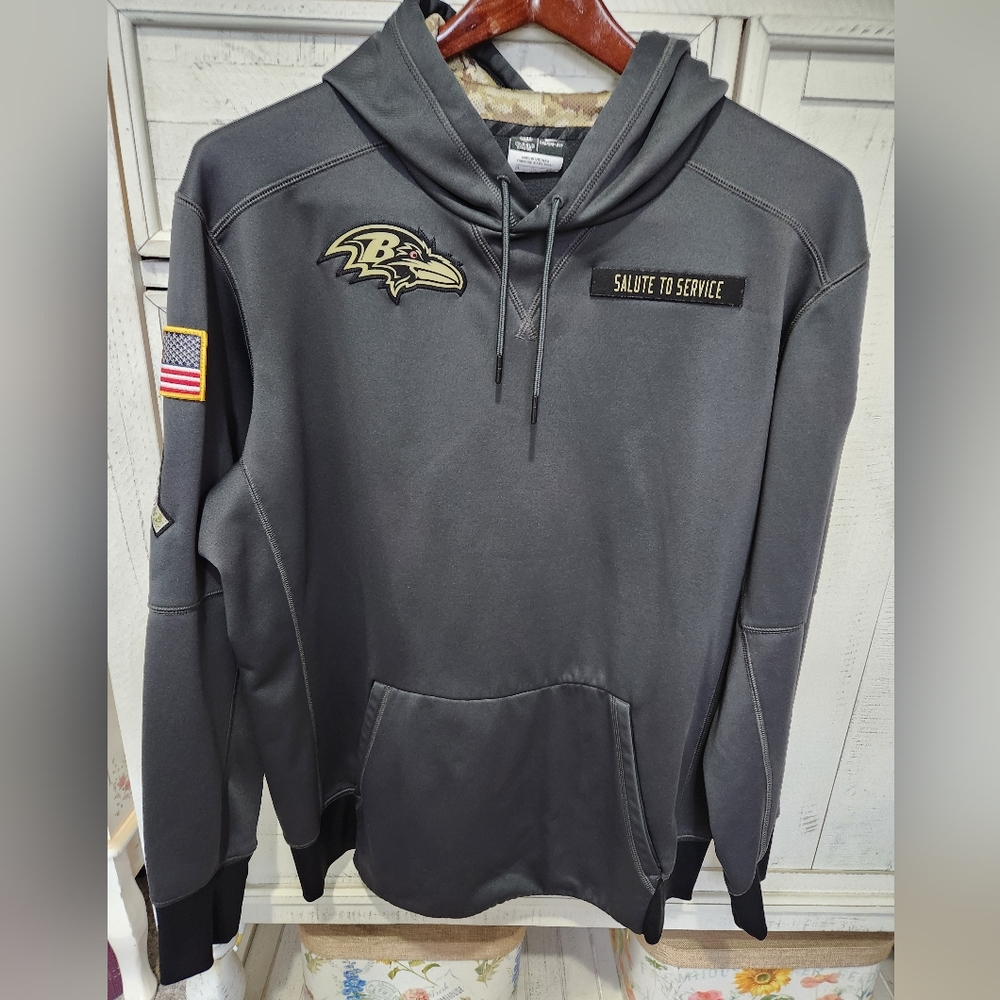 mens Nike therma hit ravens sweatshirt.